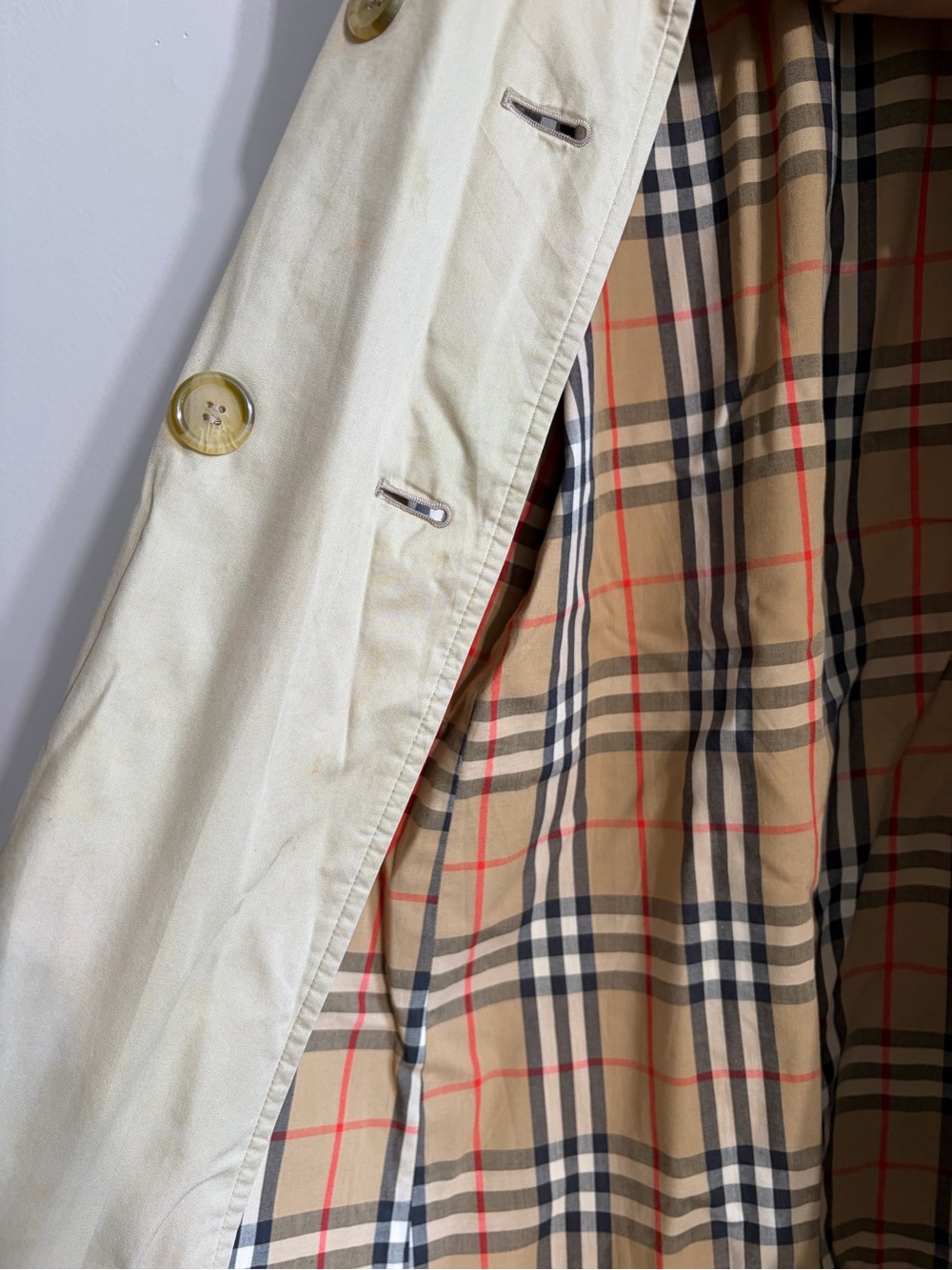 Burberry Beige Double-Breasted Trench Coat with Removable Wool Liner - Picture 6 of 6